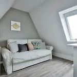 Plyck Hues بيت للعطل